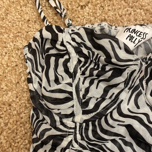 Princess Polly zebra crop top - Picture 3 of 4